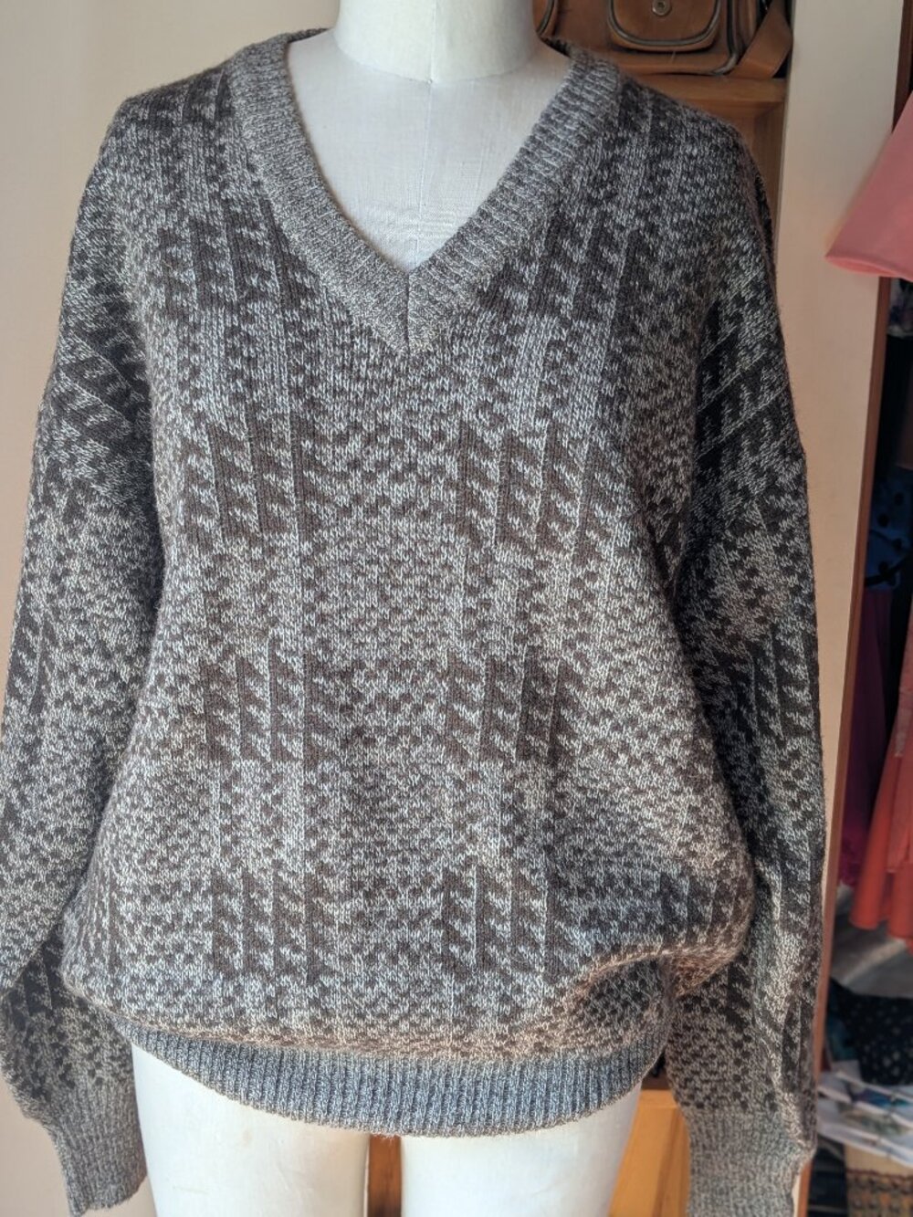 Vintage 80s/90s Celio Paris Brown/Tan Houndstooth V-neck Knit Sweater - Size Med